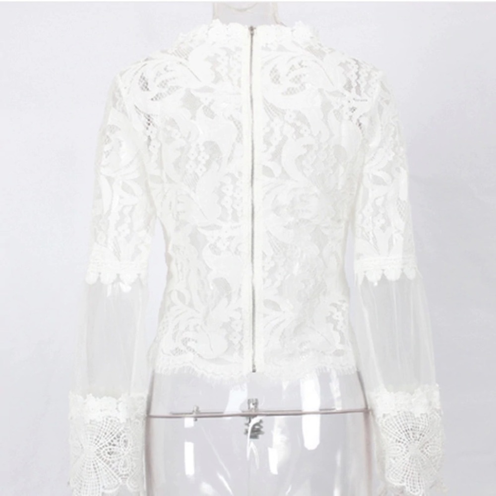 💕Sale💕Gracie Lace bell sleeve top - Picture 4 of 8